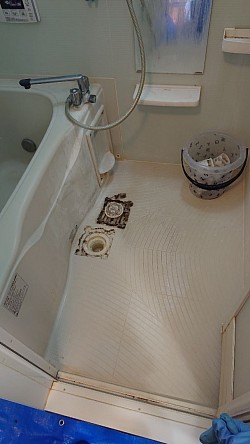 浴室クリーニング before