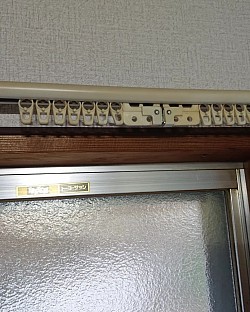 カーテンレール洗浄 after