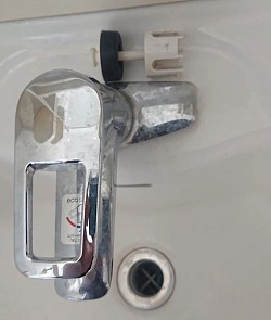 洗面水栓洗浄 before