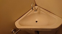 タンク周りのカビ除去 before
