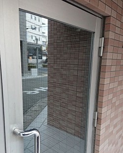 集合玄関ガラス洗浄after