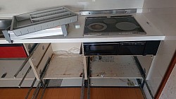 キッチン収納棚洗浄before